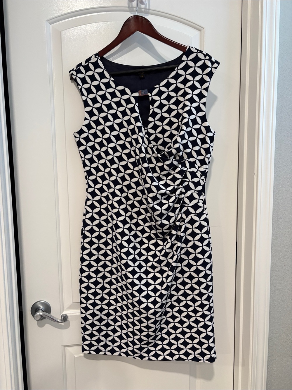 Geometric Print Sleeveless Midi Dress in Navy & White
